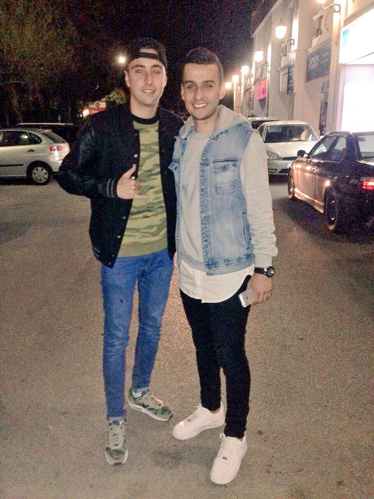 Zaki979's tweet photo. Felicitar a un hermano de toda la vida, te haces grande y seguimos juntos. Sabes lo que tequiero! Grande bro!#20 💣💞🎂🎊 http://t.co/cJG7mzsWcU