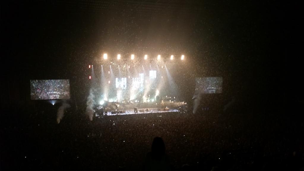 LouCragg's tweet photo. Amazing @KaiserChiefs homecoming gig with @PhilipCragg for his birthday..xx #ComingHome #bestbandever http://t.co/9QncPnFK27