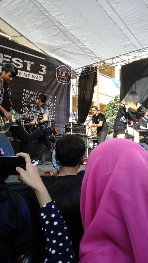 Ester tweet media