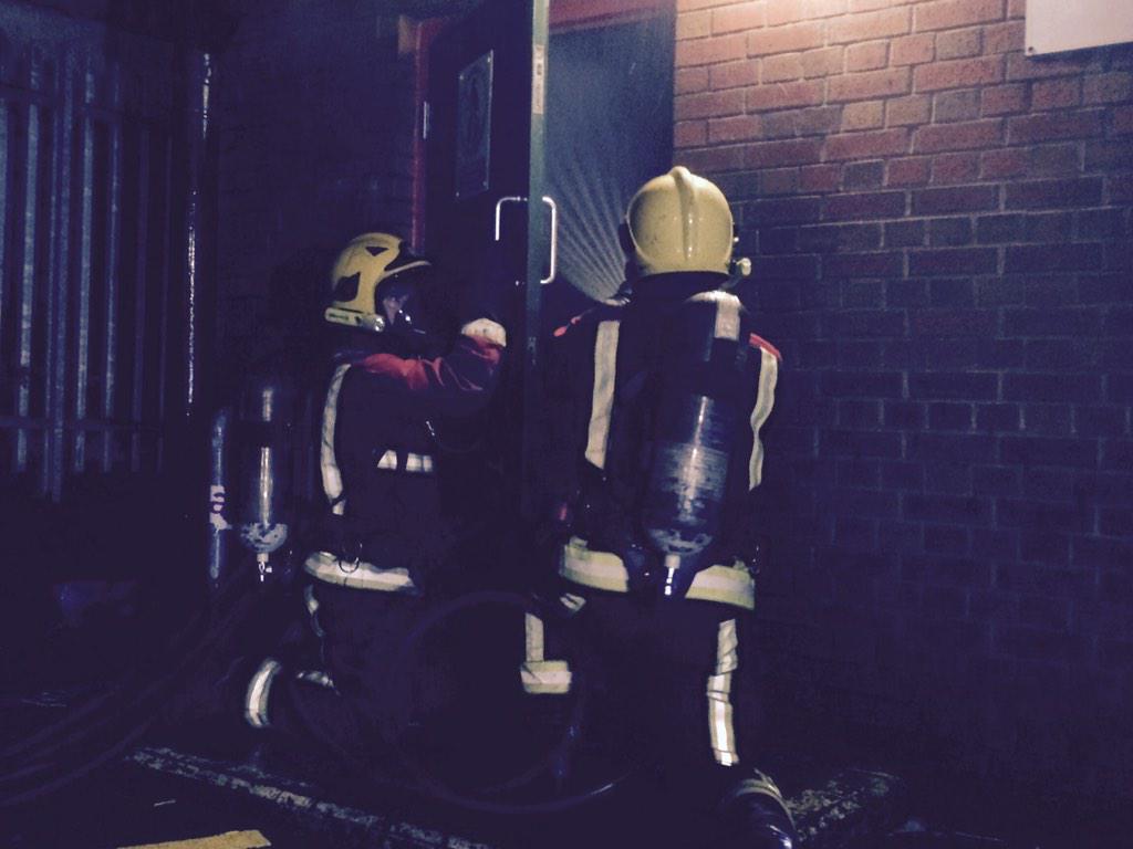 WMFSWillenhall's tweet photo. Training: Blue Watch practising there BA techniques this evening at @Wton_fire Fire House. #perfectingperfection http://t.co/4ce0heT5Cs