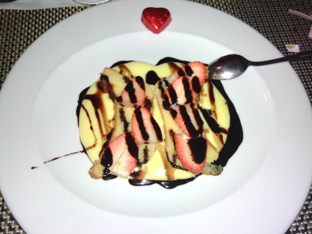vanessa_rg_7's tweet photo. Vamos a por el postre #ñam #ñam @Eladio_5  #teamo http://t.co/tEcNSn8KLN