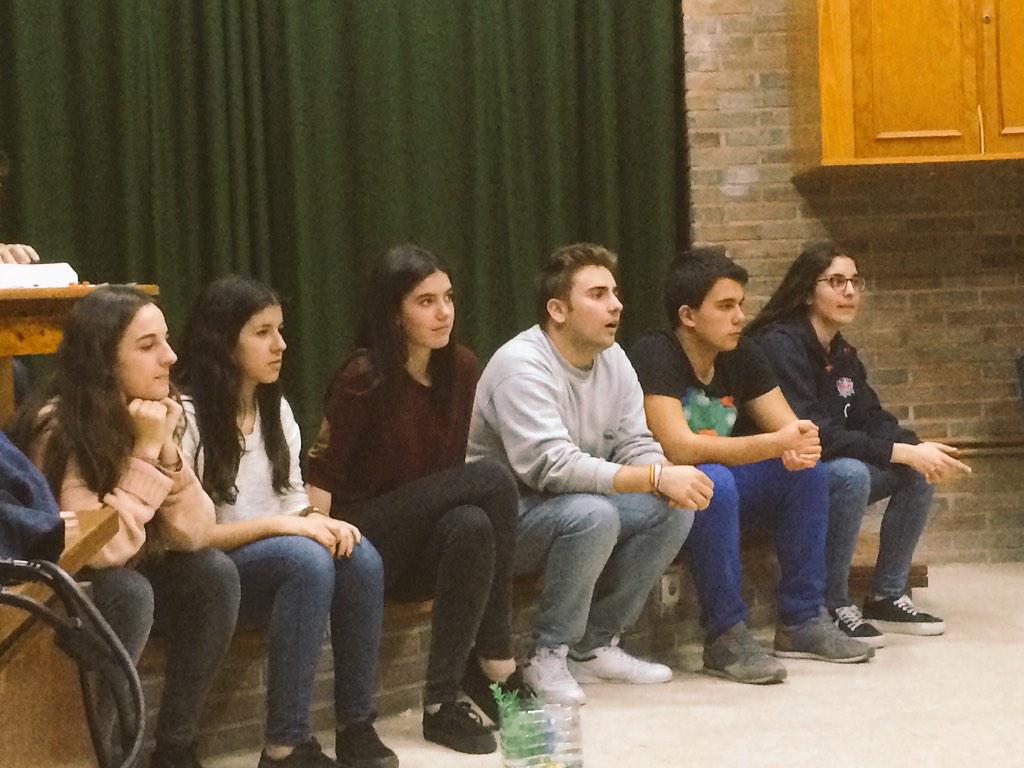 puntovoc's tweet photo. Ellos crecieron en Hermandad y hoy se han estrenado como monitores. #CrecemosJuntos #ContigoSomosHermandad http://t.co/tzRgKpCTUl