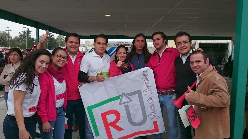 dufoo's tweet photo. @RevolucionUni #EqupPozo #YoConPozo #PRIqro http://t.co/KqqW8EVuu0
