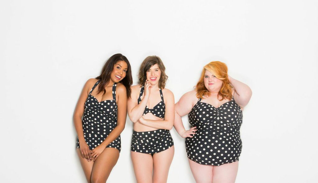 полные подруги видео. эшли грэм. полные женщины на пляже. модель бодипозитив эшли грэм. две толстушки.