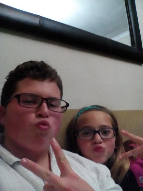 Estracama's tweet photo. Con la Anabele en el sofalete http://t.co/ZGWj47LqVm