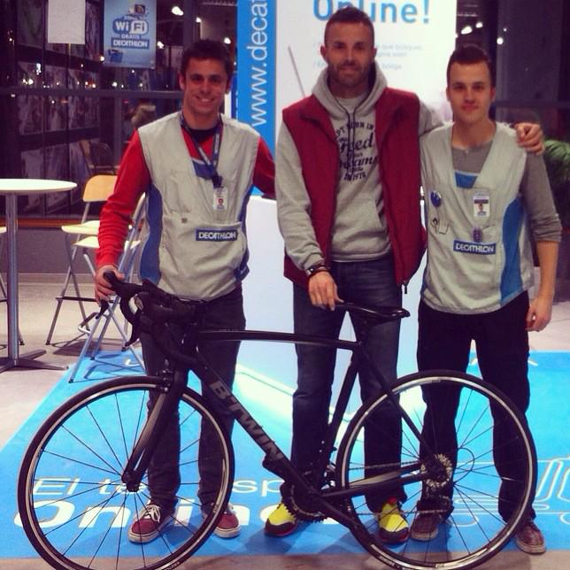 jlmr1972's tweet photo. Gracias @DecathlonMollet por colaboración @ProyectoPol bonita makina acompañara a Tony ! http://t.co/a9kaj2KoNa