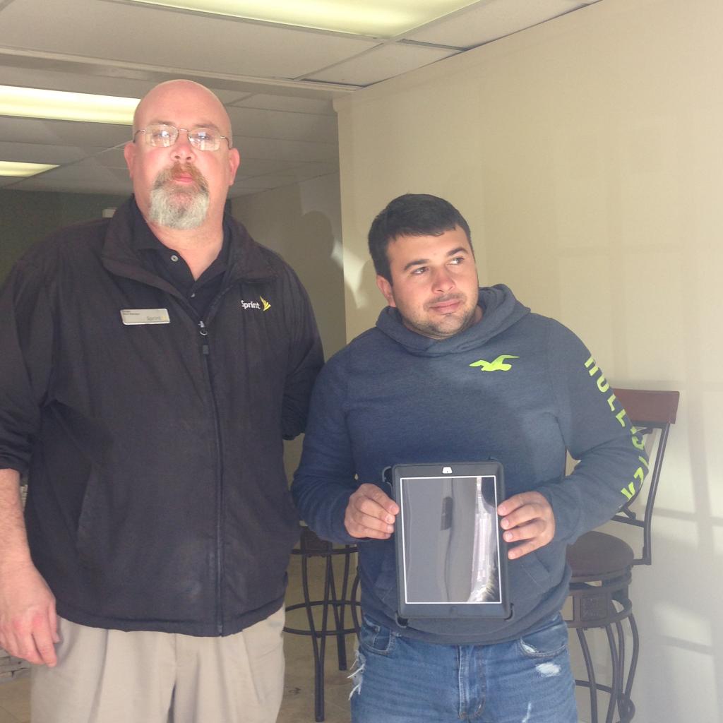 SSFIVESTAR's tweet photo. Selling tablets to our neighbors @dano04 @chicu8s @kgbond0007 @thenny11 @MissSprintCup http://t.co/yft259Fgeu