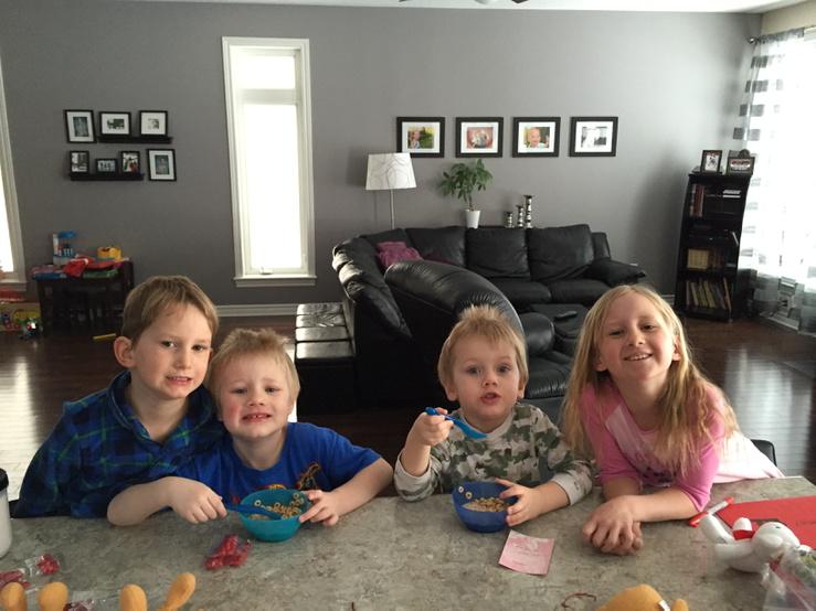 PaxtonF's tweet photo. What do WFG kids talk about at breakfast?  "How many sleeps till Hawaii!?" 10!!!@therealwfg @BenStenfert @JPFritsch http://t.co/Qmru663lbs