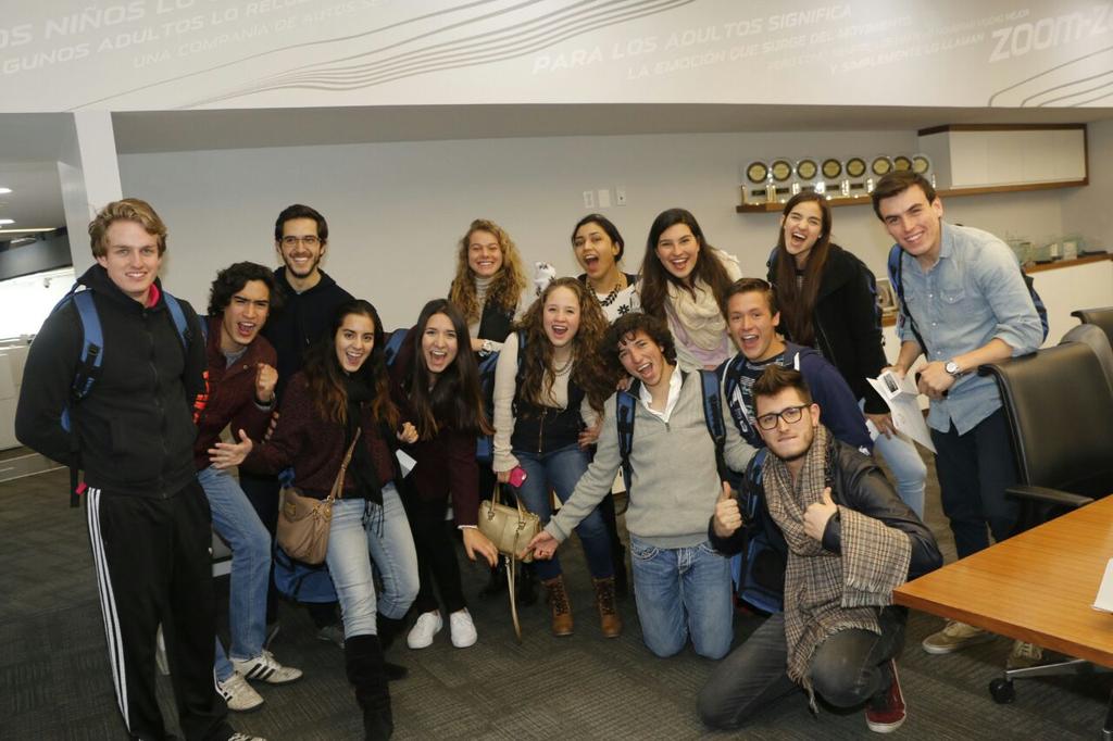 MazdaOficial's tweet photo. Un gran éxito el inicio del #RetoMazda2, donde 30 participantes harán hasta lo imposible por ganar un #NuevoMazda2. http://t.co/EkuGW0XJsg
