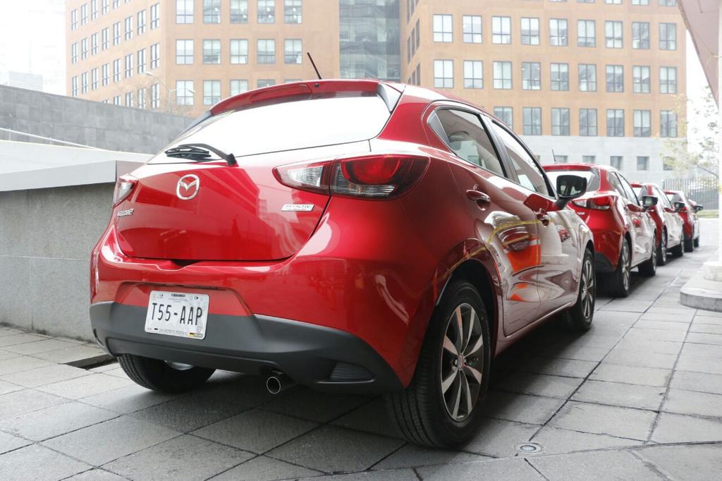 MazdaOficial's tweet photo. Un gran éxito el inicio del #RetoMazda2, donde 30 participantes harán hasta lo imposible por ganar un #NuevoMazda2. http://t.co/EkuGW0XJsg