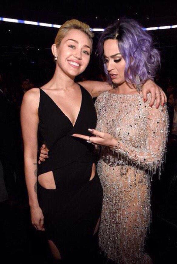MouseRussian's tweet photo. @katyperry подъебала так подъебала😂😂👌#ComeToRussiaOneDirection http://t.co/bMktjQD8PM