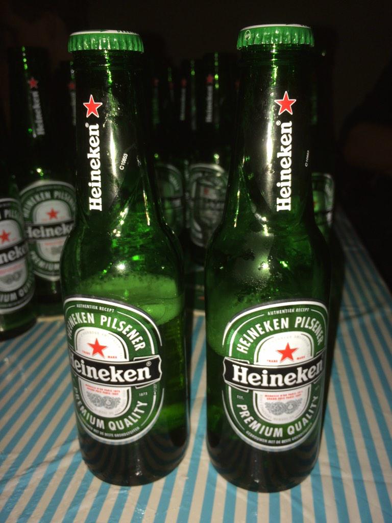 stefsteenbeek1's tweet photo. @Heineken_NL het glas is half vol. dankje wel http://t.co/8ukoBv90Xc