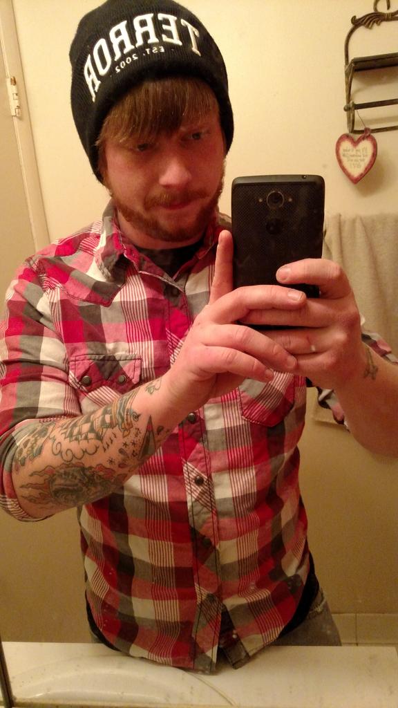 RobertSwaim's tweet photo. #HappyValentinesDay everyone! Spend it with people you care about. http://t.co/73ohupZPBl
