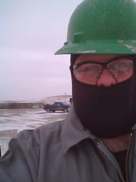 JasonFlanery's tweet photo. Cold day in the oil field. 15° below zero, 20 mph winds and pelting snow. #frigid #cold #Bakken #makingthatmoney http://t.co/r0ERJeDdBu