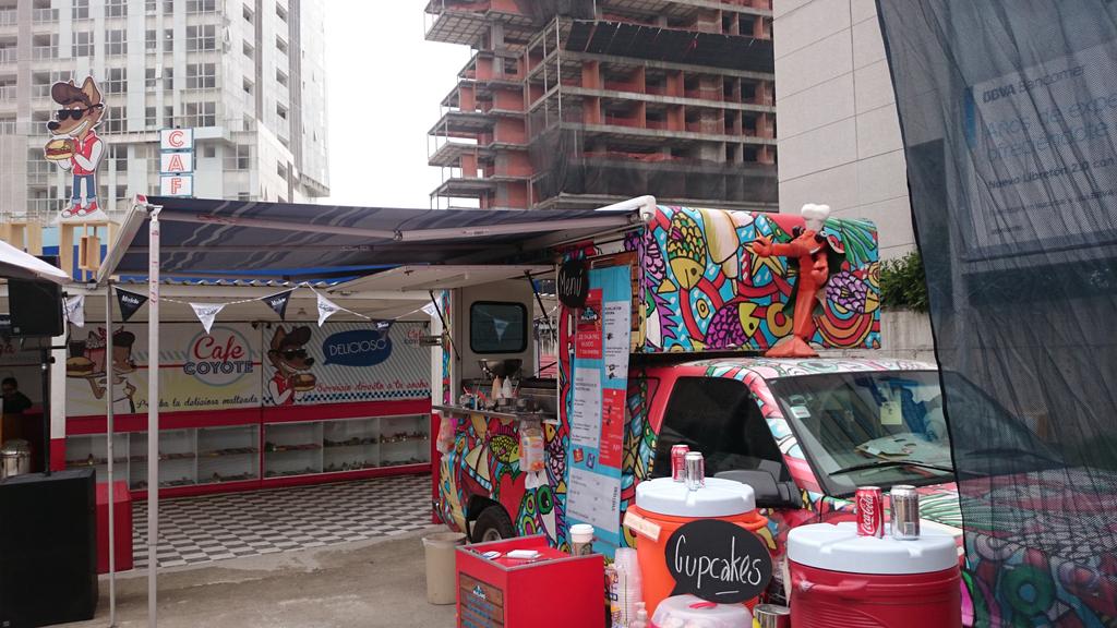eltacomalayo's tweet photo. Ya arrancó @eltacomalayo en el Autocinema Coyote #vidamodelo @foodtrucksmx @FtArboledas @FTHouseCoyoacan http://t.co/bSQjKtDW2j