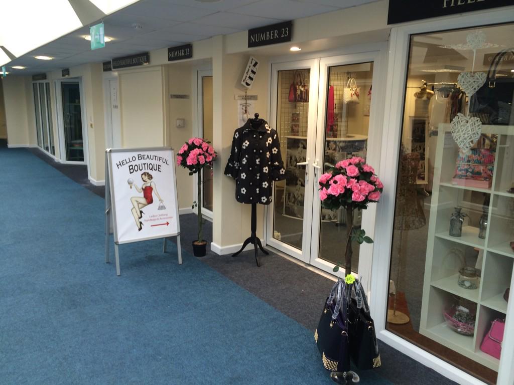 HelloBeautyB's tweet photo. #ourhome #thelightworks #hellobeautifulboutique http://t.co/mcNX7L0TVp