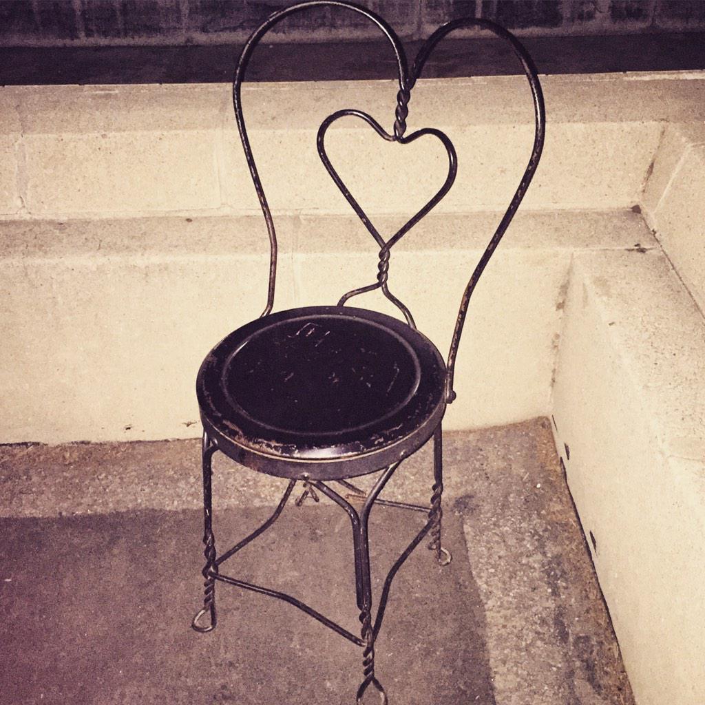 TheMeganDuffy's tweet photo. Happy Valentine's Day from this chair! @barnsdall #HollyhockHouse #WrightAtNight http://t.co/YUi3jnRduY