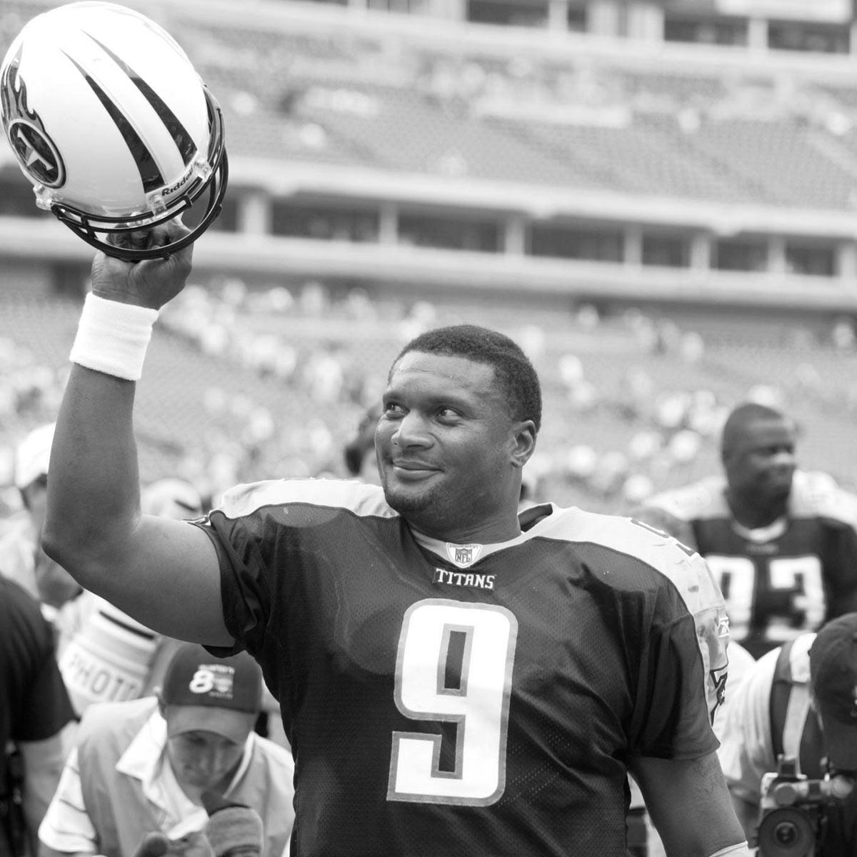 Happy Birthday Que  NFL legend Steve McNair would have turned 42 today. 