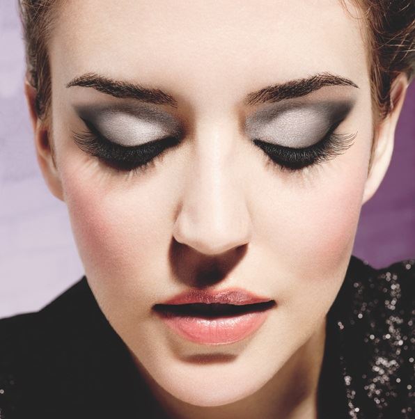 AvonInsider's tweet photo. Look we Love for #ValentinesDay Date Night: A subtle smokey eye and winged out lashes. http://t.co/YepdILczBa http://t.co/ZjUvY51VX3