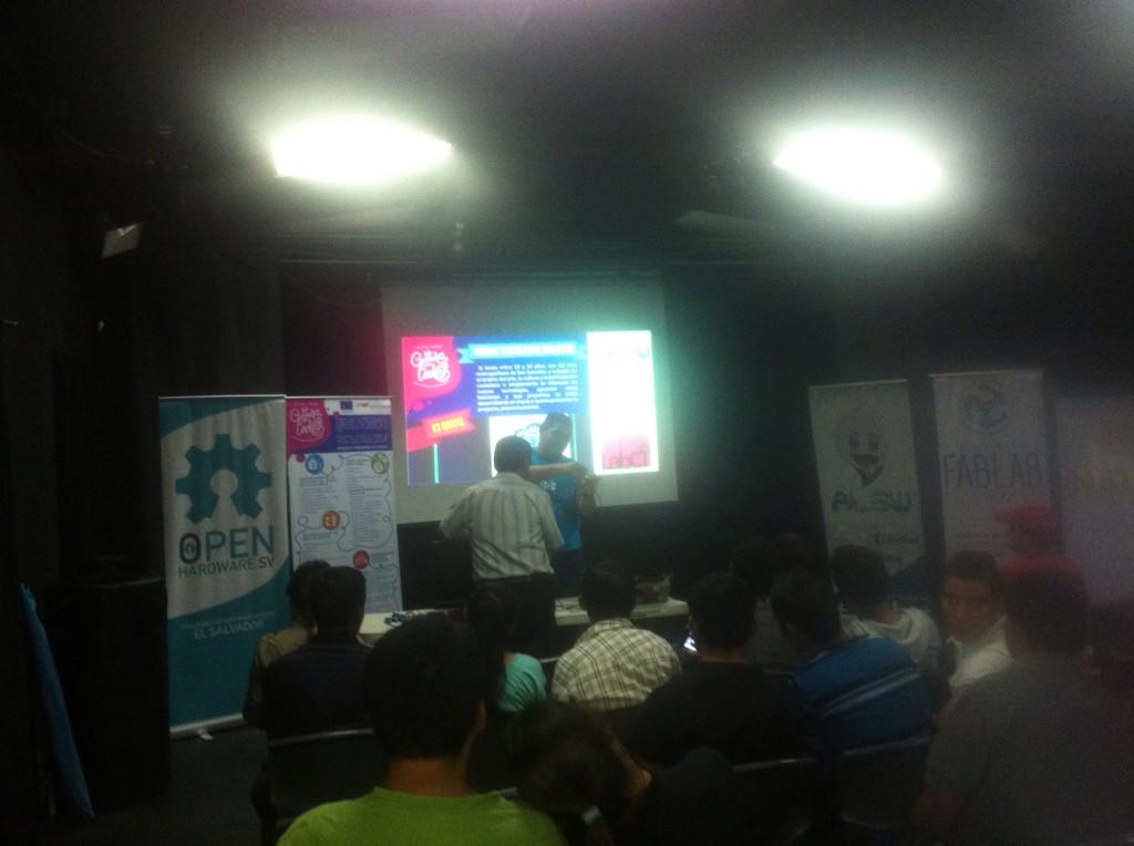 CMoreno_SV's tweet photo. Ya comenzamos en @lacasatomadasv hablando sobre #TICs con @fablabsv #ElSalvador http://t.co/4PxP0NP9av
