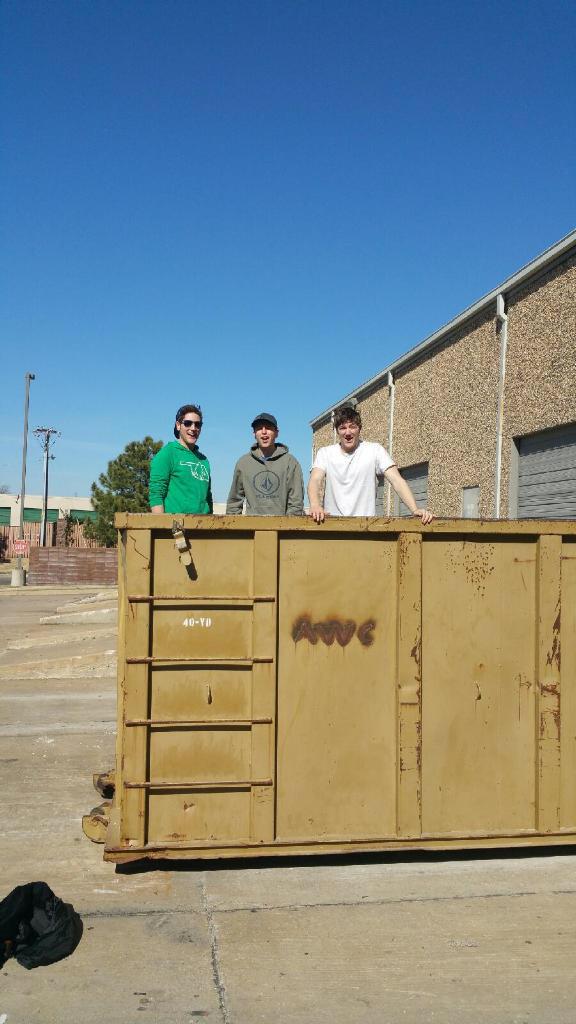 MuchLessTulsa's tweet image. Just woke up... #muchless #whenlifewascool #Tulsa #oklahoma #whathappenedlastnight #hashbrown #HappyValentinesDay