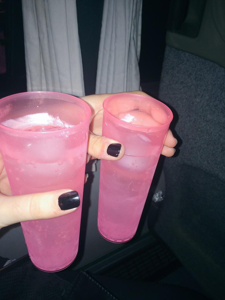 desireemacias98's tweet photo. Empezaaaamoosss @raquelguzman98 http://t.co/JhlJd7zr04