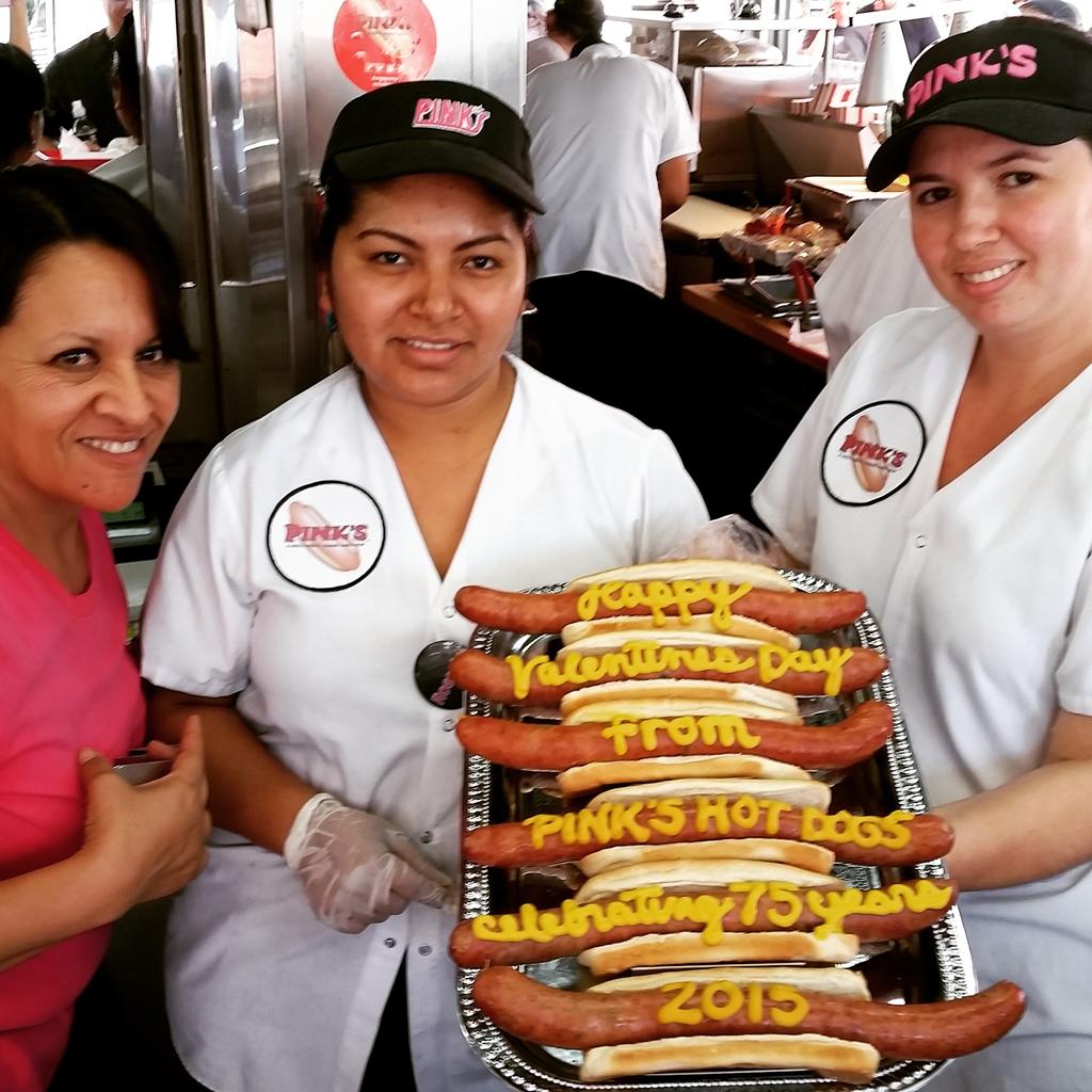 pinkshotdogs's tweet photo. Celebrating #ValentinesDay with some large #JalapenoDogs! #PinksHotDogs #Valentines #OpenUntil3am #LoveForPinks http://t.co/t1eY62b2pz