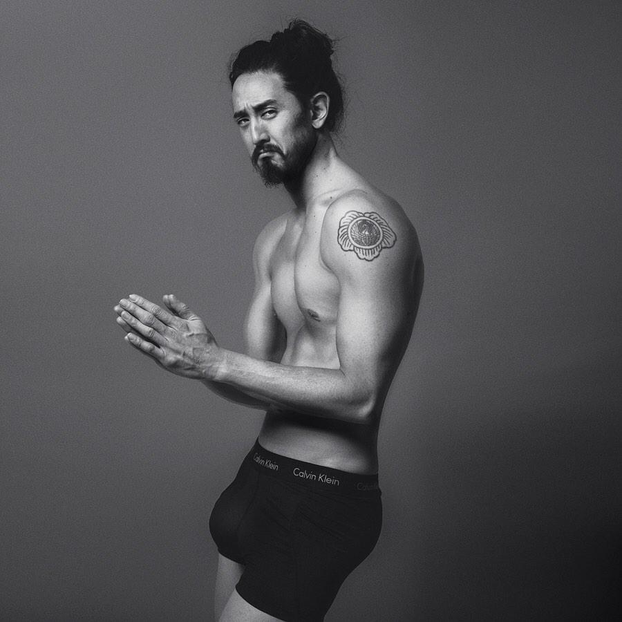 steveaoki's tweet photo. Woke up like this #HappyValentinesDay 💘💞💖 #respecttothebiebs #whoworeitbetter http://t.co/QdMHzHrrMM