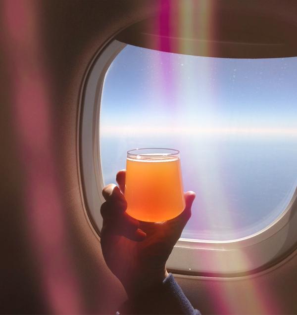 BlueMoonBrewCo's tweet photo. Our #FaveTweetOfTheWeek: RT @jericpowell @Delta serves @BlueMoonBrewCo - awesome! http://t.co/E108RWWD3U