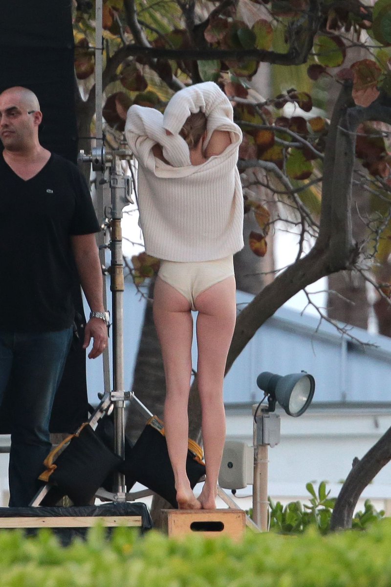 CelebriCity's tweet photo. .@AmandaSeyfried in Swimsuit on the Set of a Photoshoot in Miami - 2015 @AmandaS_jp @seyfriedfan @A_Seyfried_NEWS http://t.co/IcoCPySdQh