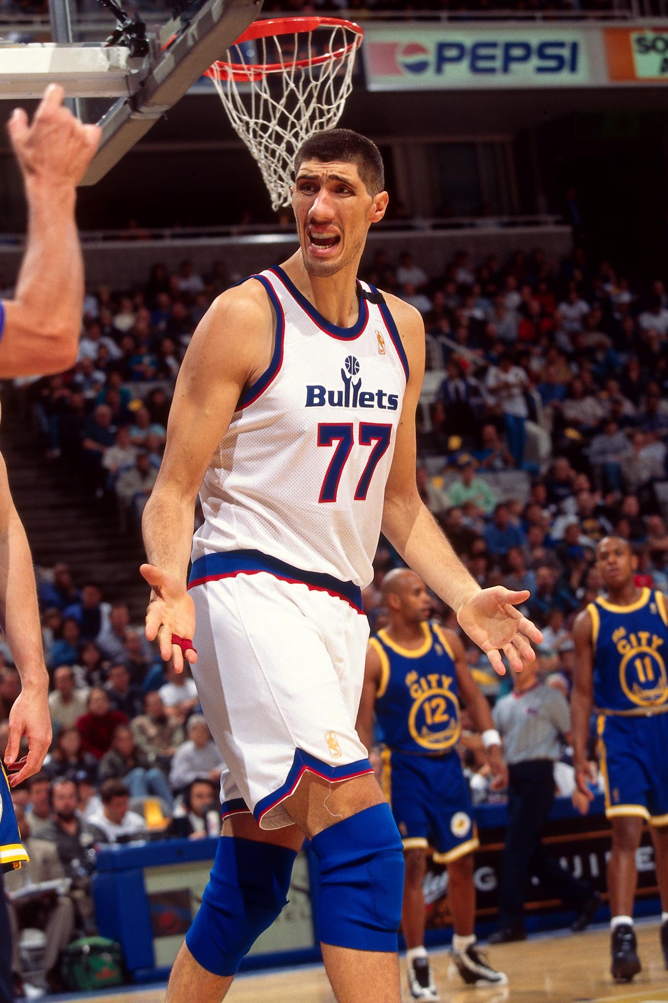 Happy Birthday to Gheorghe Muresan, who turns 44 today! 