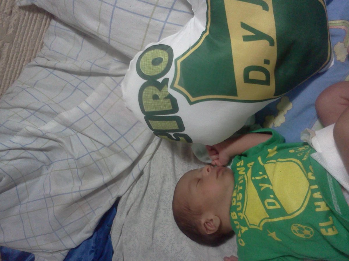 fedeesanmartin's tweet photo. Ciro Desde la cuna #halconcito @ClubDefensayJus http://t.co/UX48wnKC8e
