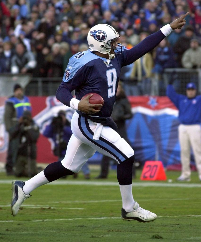 Happy birthday  Steve McNair Rip. 