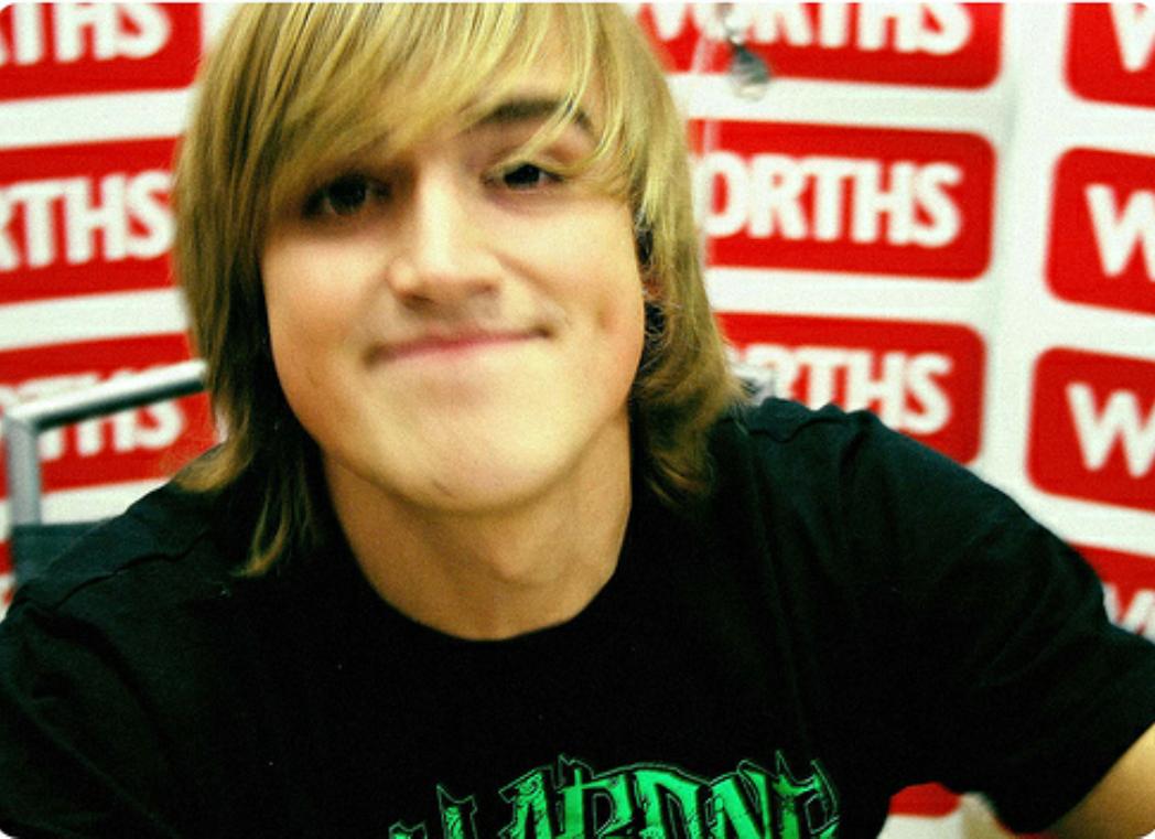 Claireyyyy's tweet photo. Kristoff from Frozen is basically @tommcfly circa 2005. #twins http://t.co/FHwsdKNg0C