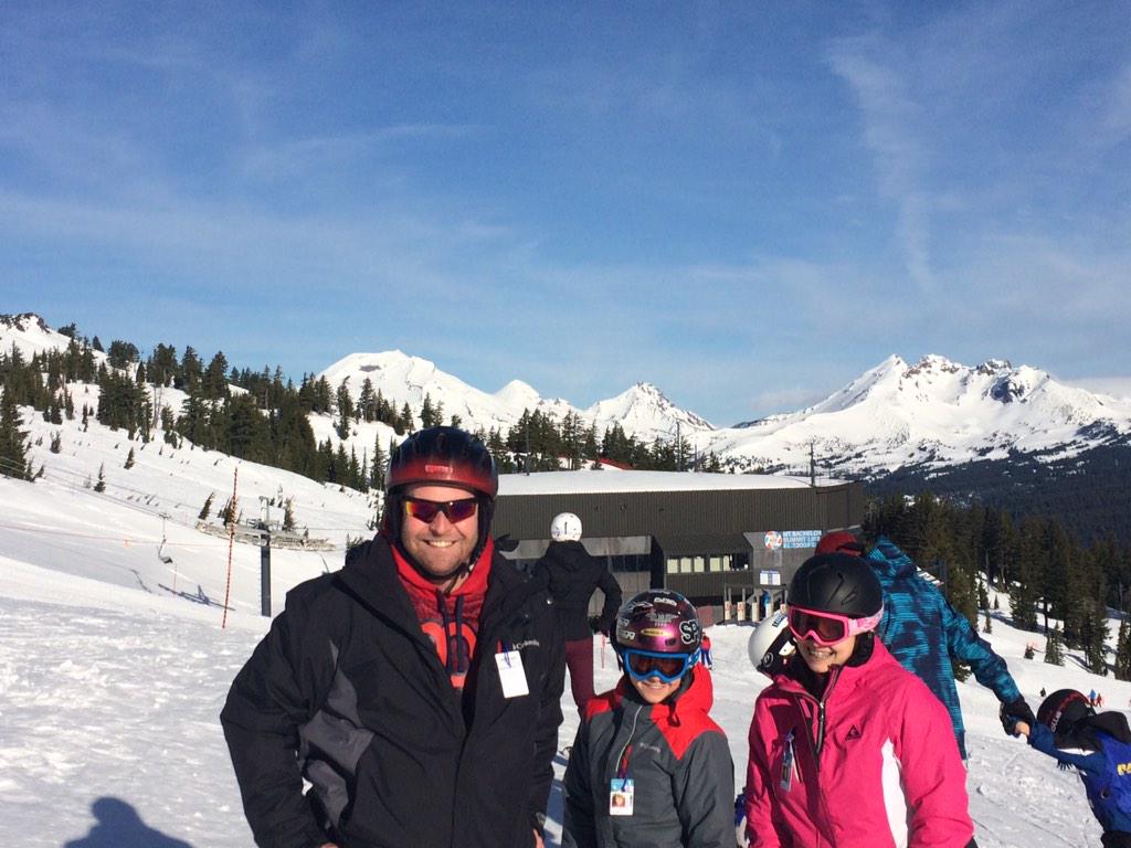 34simp34's tweet photo. Thank you @mtbachelor for a awesome ski day. What a great program you have with #rideforfive http://t.co/pQYqvDwXXJ