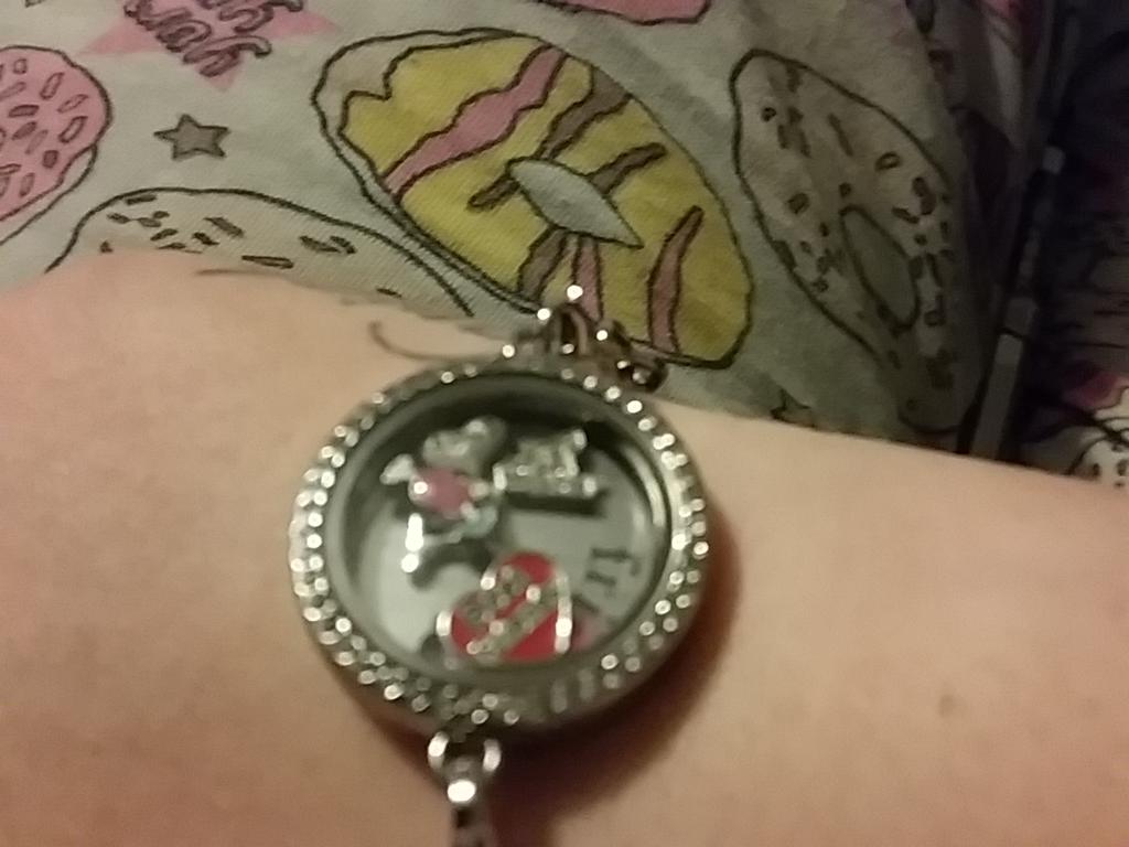 ashleym14952160's tweet image. Present from the best😆 love you muchy😘 #oldfriends #bestbuds #firstfriendever