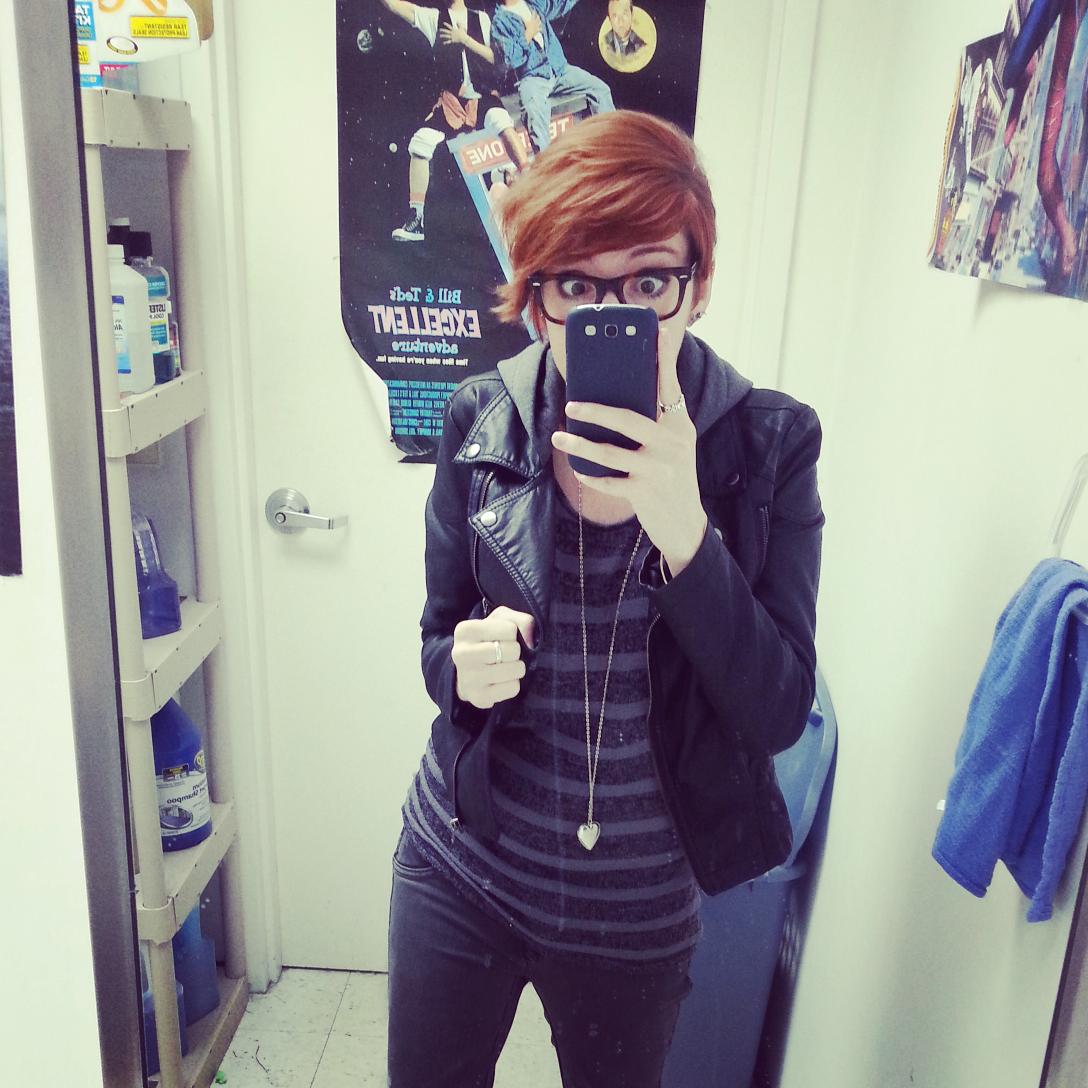 Tabrakadabra's tweet photo. There are only so many selfies I can take before ya start leaving me isn't there? #SoBoredOnBreak #BathroomWorkSelfie http://t.co/W6jgQ8JoeD