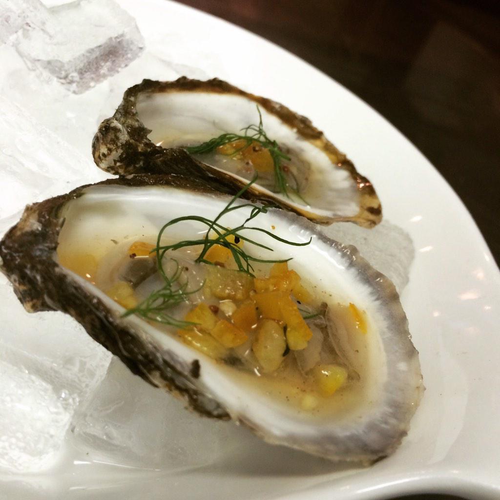AuntRosies's tweet photo. Oyster Special Tonight: Coupes de Anges,  Szechuan Peppercorn, Ginger, Peach Vinegar Mignonette. #roc http://t.co/BHY0RFvwRD