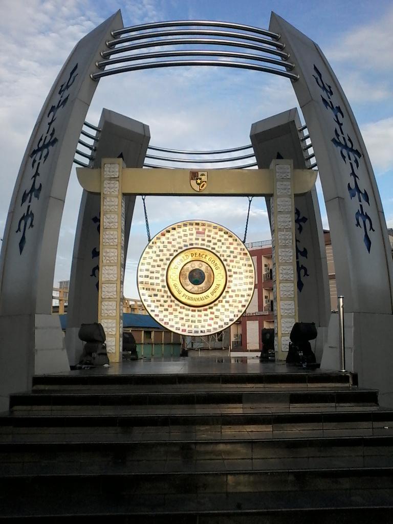 Morning ambon manise, nih pagi pagi udah ada disini #GongPerdamaian #CarFreeDay cc@MALUKUSATUDAR4H <a href="/MalukuManise/">Maluku Manise</a>