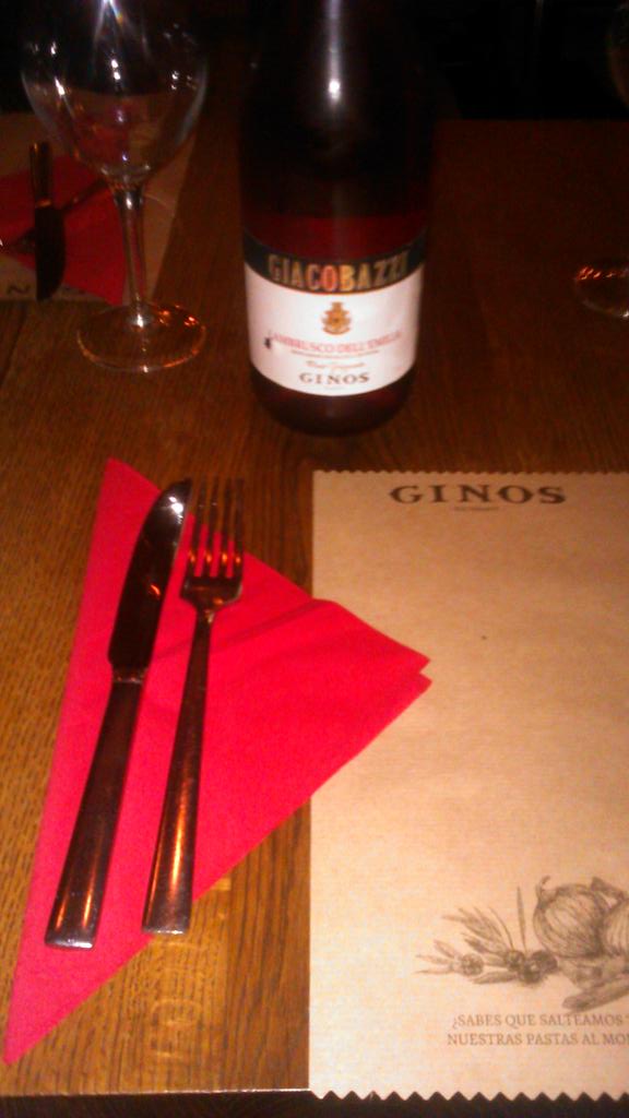 juanmacoto9's tweet photo. Vamos a comer 
@RoberZaya @samaraguerreroo @b8alexandra http://t.co/lAXGOIVrgA