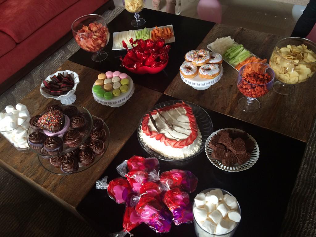 GarzaAnaIsabel's tweet photo. Valentine's Day 💖 @balbygarza @AndreaGarzaG1 http://t.co/Q7vU2KiGQw
