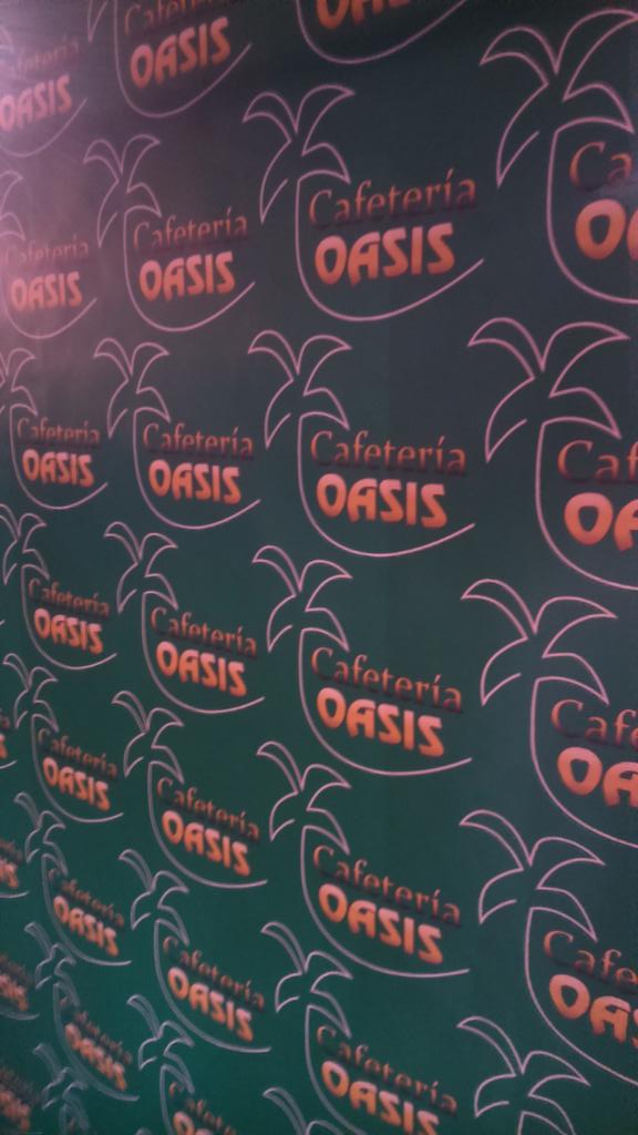 ¿Quién va a ser el primero en probar nuestro photocall? #SanValentín <a href="/cafeteriaoasis/">Cafeteria Oasis</a> #Murcia