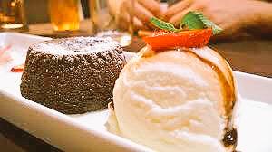 ComidaPronto's tweet photo. Feliz #SanValentin Si se quedaron en casa a disfrutar, no puede faltar una cena deliciosa #PideEnLinea @AsianBistroMx http://t.co/V6iJ03WdoN