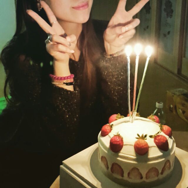 언제 이렇게 나이를 먹었다니😧

말하지 않아도
이날만 되면 잊지않고 축하해주는 너희들
너무 고마워❤

올해는 #비나케이크 에서
#딸기생크림케이크 먹부림하기👯