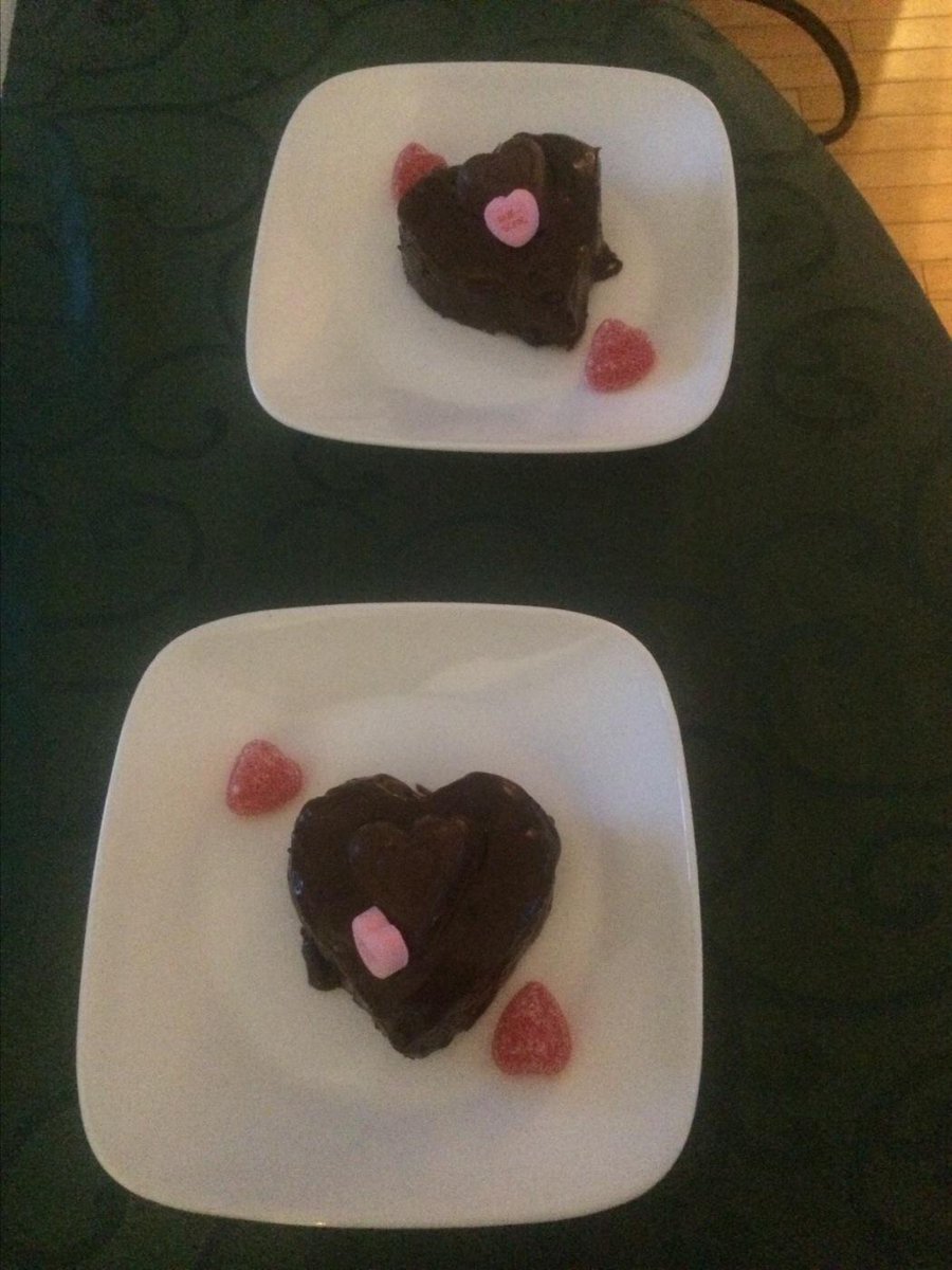 @peoplemag @Kat_Barks #checkout these cute little #valentines #heartshapedcakes!!!!