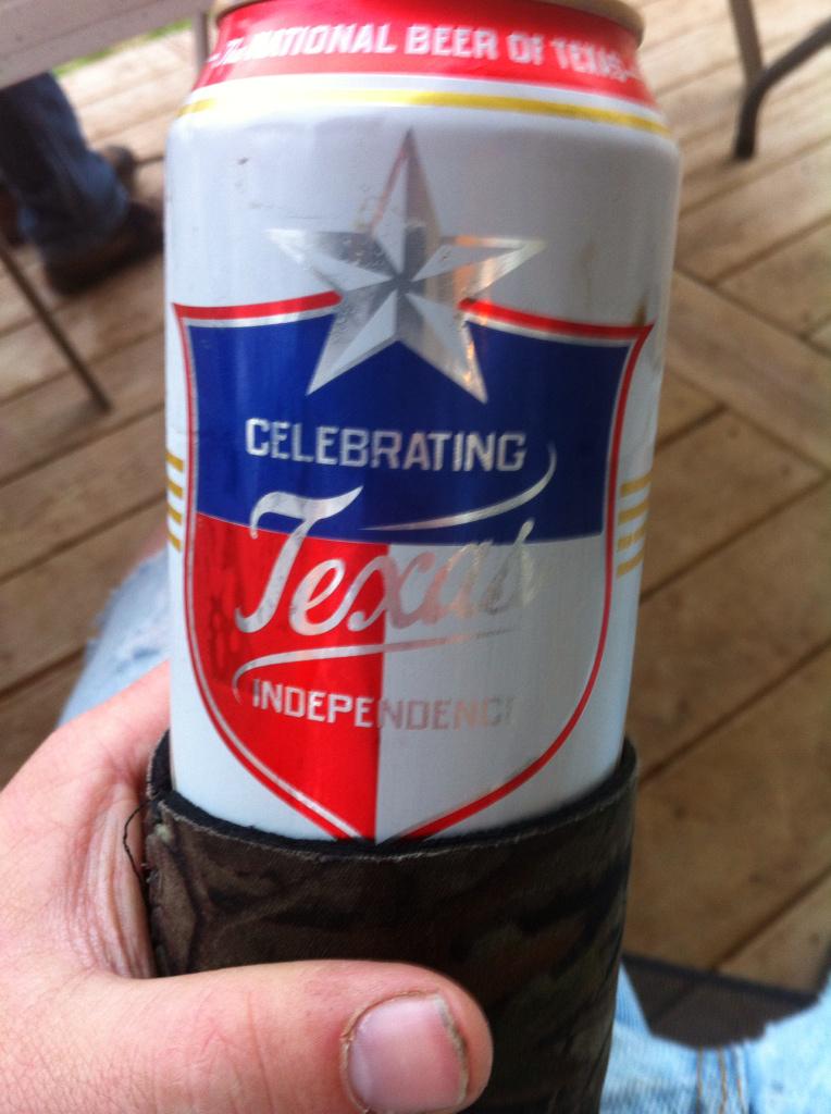 AustinFrancis93's tweet photo. #lonestar #beer #saturdaynight #texaspride http://t.co/N3MfN8BmmH