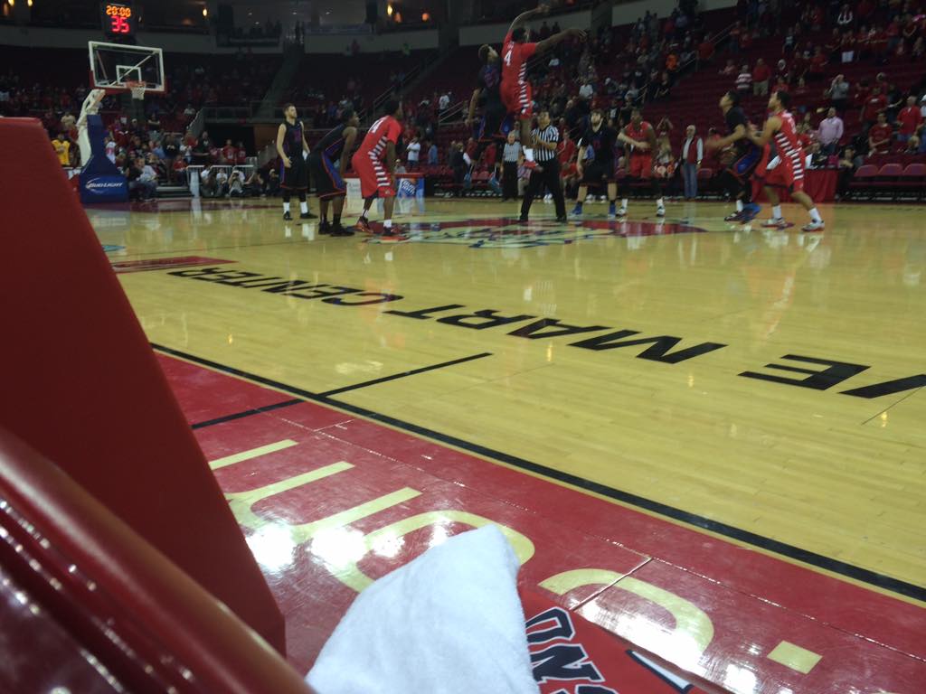 FresnoStateMBB's tweet photo. Tip Off! Here's a look from the empty chair honoring Coach Tark! #RIPCoachTark #GoDogs #BeBold #mwbb http://t.co/BNTiDXgkJZ