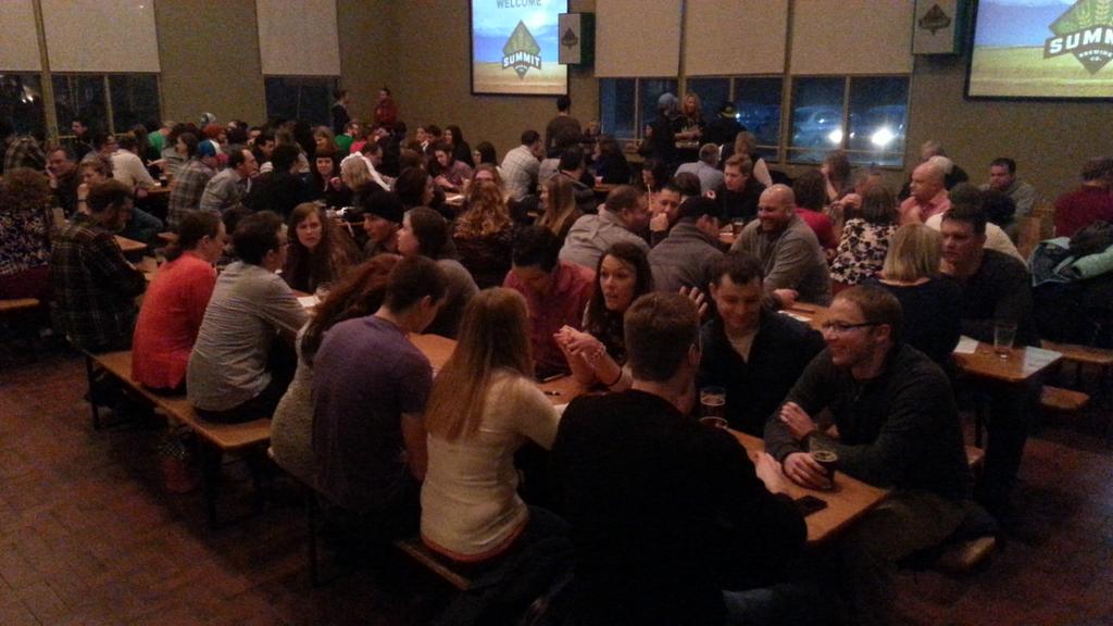 summitbeer's tweet photo. Packed house for @triviamafia @tcfpmn and Cask 3X Mild Ale. Come on down #SummitBeerHall http://t.co/AvxOOlVtLd