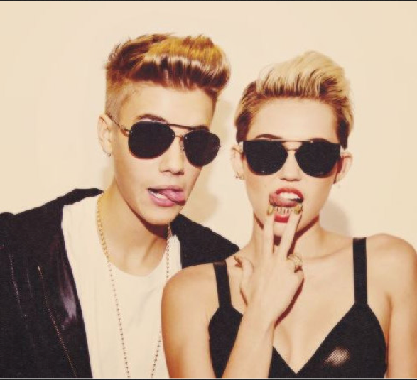 biebersmaniabr's tweet photo. "Twerk" agora! http://t.co/AF3U6oSrEM #35BieberManianaZonaLivreFM http://t.co/YEsl63lTVS