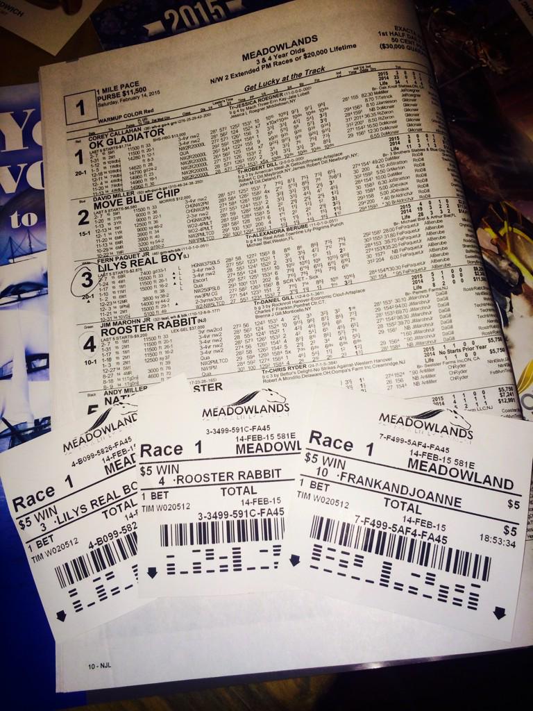 Narae912's tweet photo. Beer and gambling...my kind of Valentine's Day ❤️ http://t.co/NnwzP3hyxx